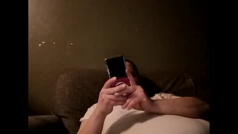 Handsomedaddy198923 online show from 04-05-26, 06:54