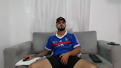 Snapshot of handsomen69 chatting on 02-15-26, 01:46 Handsomen online show from 02-15-26, 01:46