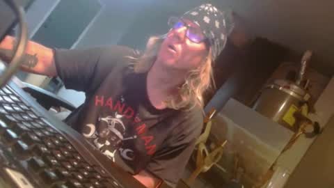 Snapshot of handyman5303 chatting on 01-12-25, 03:57 Handystudman online show from 01-12-25, 03:57