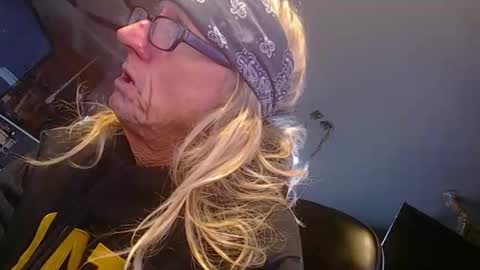 Handystudman online show from 12-02-25, 01:05