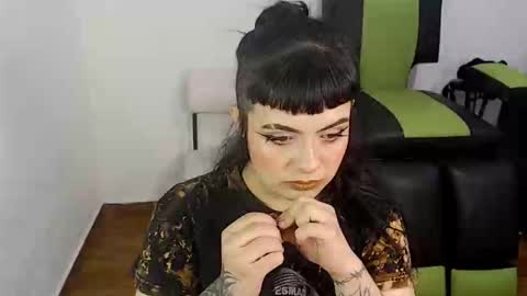 Snapshot of hanna99moon chatting on 12-21-24, 04:52 JUANA online show from 12-21-24, 04:52