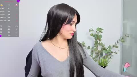 Snapshot of hanna_chloe chatting on 06-19-26, 12:48 Sara online show from 06-19-26, 12:48