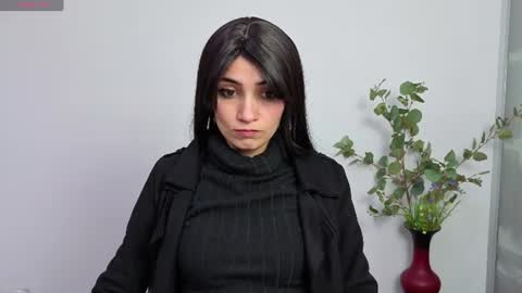 Snapshot of hanna_chloe chatting on 06-22-26, 01:52 Sara online show from 06-22-26, 01:52