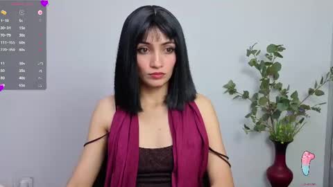 Snapshot of hanna_chloe chatting on 06-23-26, 02:15 Sara online show from 06-23-26, 02:15