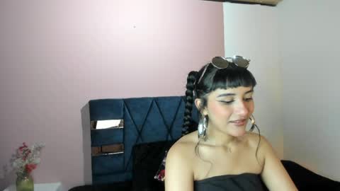 Snapshot of hanna_clark__ chatting on 05-31-26, 12:01 Hanna clark online show from 05-31-26, 12:01