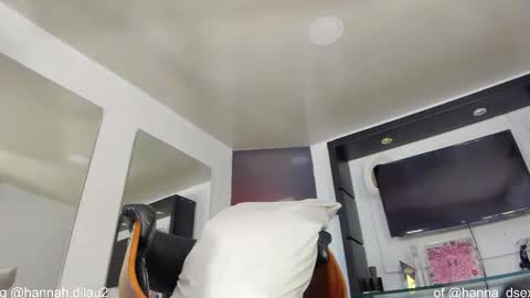 hannah dilau  online show from 10-28-25, 09:39