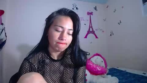 Snapshot of hanna_girl21 chatting on 12-13-25, 11:10 HANNA online show from 12-13-25, 11:10