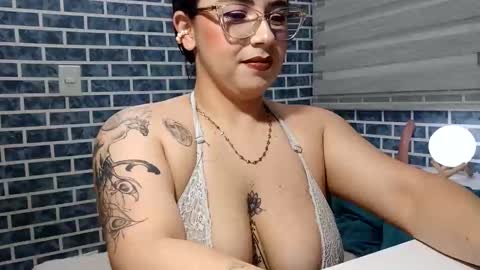 hanna_moons online show from 04-18-26, 04:27