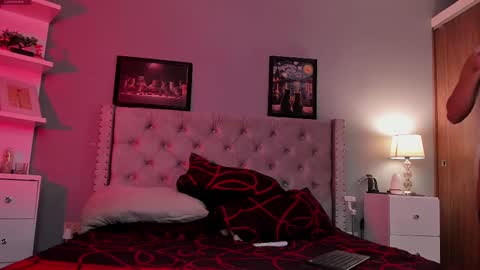 Snapshot of hannachris chatting on 02-18-25, 01:10 Hanna online show from 02-18-25, 01:10