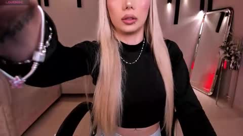  Hanna Connor  online show from 10-18-25, 08:20