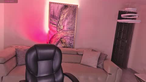 Snapshot of hannaconnor_ chatting on 06-15-26, 12:35 Hanna Connor online show from 06-15-26, 12:35