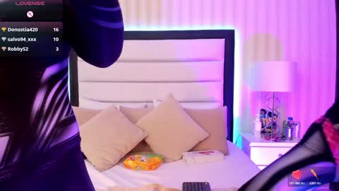 HannaDawsons online show from 12-22-24, 11:09