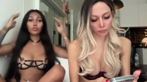 Snapshot of hannah_girl_ chatting on 01-28-25, 02:21 Im your naughty girl and porn star in bed Hannah online show from 01-28-25, 02:21