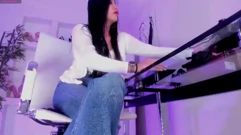 Snapshot of hannah_hcb chatting on 07-06-26, 11:51 HANNAH HOWELL online show from 07-06-26, 11:51