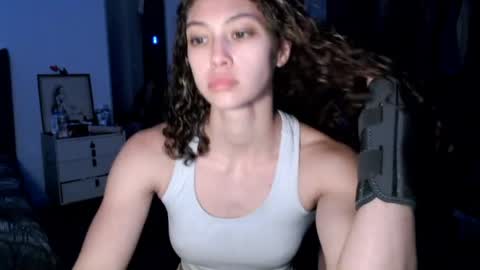 Snapshot of hannahbreeze chatting on 05-27-26, 01:57 Hannah Breeze online show from 05-27-26, 01:57
