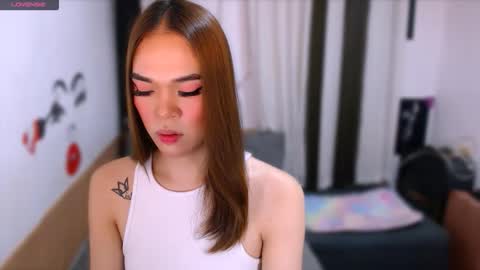 HANNAH online show from 04-25-26, 02:36