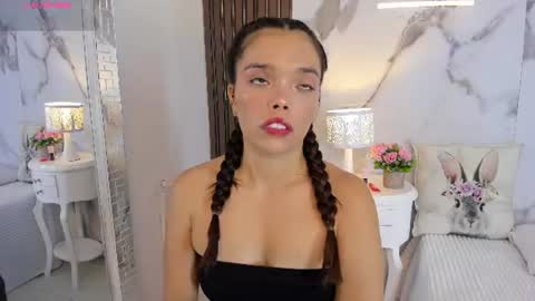 Snapshot of hannahill69 chatting on 06-17-26, 04:59 Hannahill69 online show from 06-17-26, 04:59