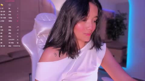 hannahmonttgomery  Help me reach 100 Hands up online show from 03-07-26, 04:48