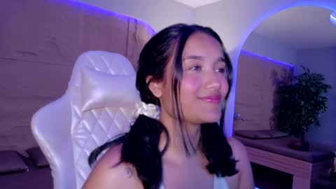 hannahmonttgomery  Help me reach 100 Hands up online show from 04-14-26, 04:35