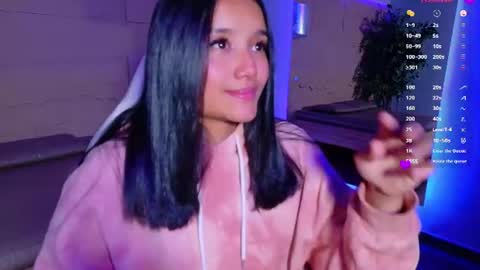 Snapshot of hannahmonttgomery chatting on 06-23-26, 04:49 hannahmonttgomery Help me reach 100 Hands up online show from 06-23-26, 04:49