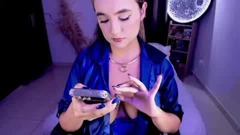 Snapshot of hannasophia_ chatting on 06-12-26, 01:48 online show from 06-12-26, 01:48