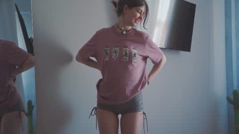 Snapshot of hannasthesia chatting on 06-19-26, 03:55 Hanna online show from 06-19-26, 03:55