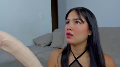 Snapshot of hannathompson___ chatting on 10-13-25, 01:44 Hanna online show from 10-13-25, 01:44