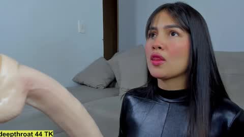 Snapshot of hannathompson___ chatting on 10-17-25, 02:08 Hanna online show from 10-17-25, 02:08