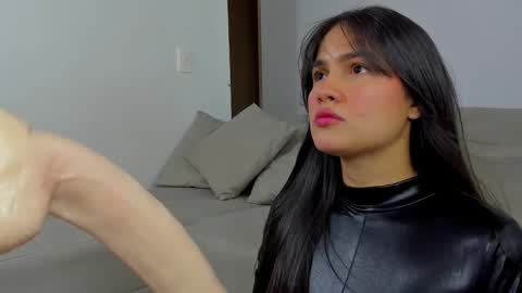 Snapshot of hannathompson___ chatting on 10-30-25, 01:56 Hanna online show from 10-30-25, 01:56