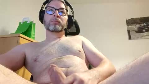 Snapshot of hannisch chatting on 04-12-26, 10:04 hannisch online show from 04-12-26, 10:04
