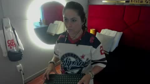 Snapshot of hanny_bliss chatting on 06-11-26, 11:41 Hanny online show from 06-11-26, 11:41