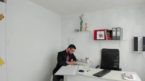 Happer Quinn  Mr Hale online show from 11-28-25, 05:37