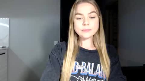 Snapshot of happy_fox_ chatting on 11-17-25, 09:09 happy_fox_ online show from 11-17-25, 09:09