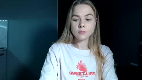 happy_fox_ online show from 11-23-25, 05:02