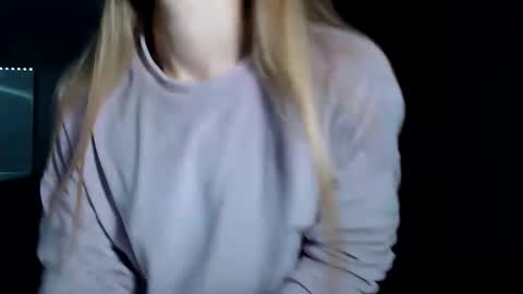 happy_fox_ online show from 11-26-25, 06:09