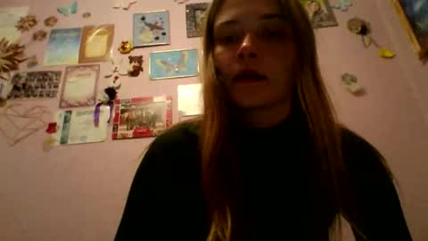 happyemily  online show from 10-31-25, 07:15