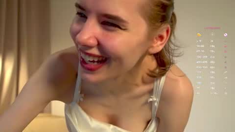 Snapshot of happynewdear chatting on 06-12-26, 09:25 Evy online show from 06-12-26, 09:25