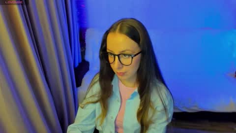 Stephanie online show from 10-28-25, 05:04