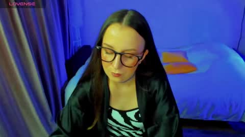Stephanie online show from 06-04-26, 07:09
