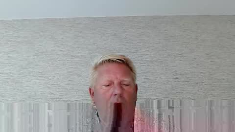 Snapshot of hardblondcouplehawaii chatting on 05-12-26, 09:12 Steele and Cassie online show from 05-12-26, 09:12