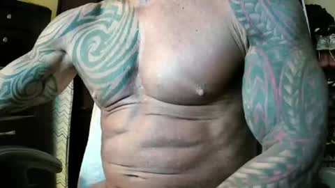 Snapshot of hardbody205a chatting on 05-12-26, 05:26 hardbody205a online show from 05-12-26, 05:26