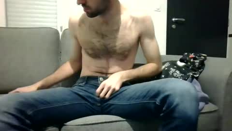 Mika online show from 03-09-25, 11:56