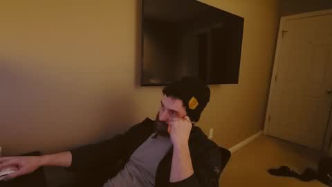 Snapshot of hardswtch chatting on 12-10-24, 09:00 Tom online show from 12-10-24, 09:00