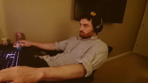 Snapshot of hardswtch chatting on 12-17-24, 12:23 Tom online show from 12-17-24, 12:23