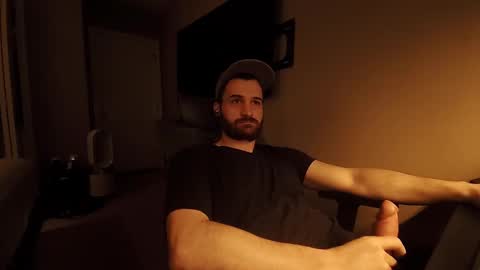 Snapshot of hardswtch chatting on 09-10-25, 07:41 Tom online show from 09-10-25, 07:41