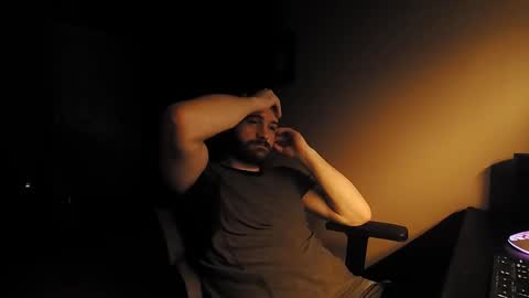 Snapshot of hardswtch chatting on 09-17-25, 02:35 Tom online show from 09-17-25, 02:35