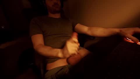 Snapshot of hardswtch chatting on 09-26-25, 05:44 Tom online show from 09-26-25, 05:44