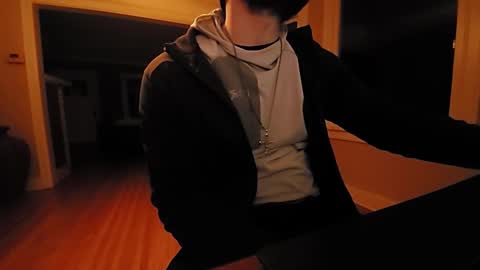 Snapshot of hardswtch chatting on 10-25-25, 04:53 Tom online show from 10-25-25, 04:53