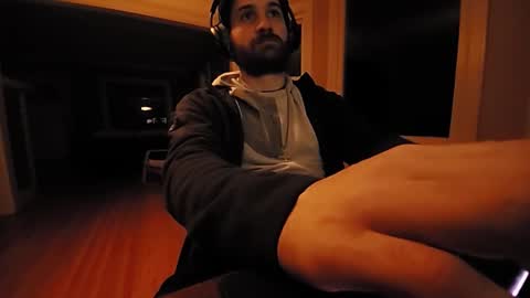 Snapshot of hardswtch chatting on 10-26-25, 12:00 Tom online show from 10-26-25, 12:00