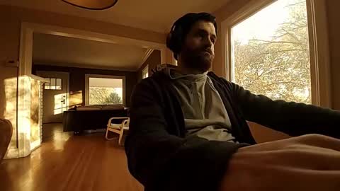 Snapshot of hardswtch chatting on 10-29-25, 11:17 Tom online show from 10-29-25, 11:17